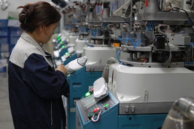 遼源新景 5G數(shù)字化織襪實(shí)驗(yàn)工廠盡顯科技范，技術(shù)服務(wù)重塑產(chǎn)業(yè)未來(lái)